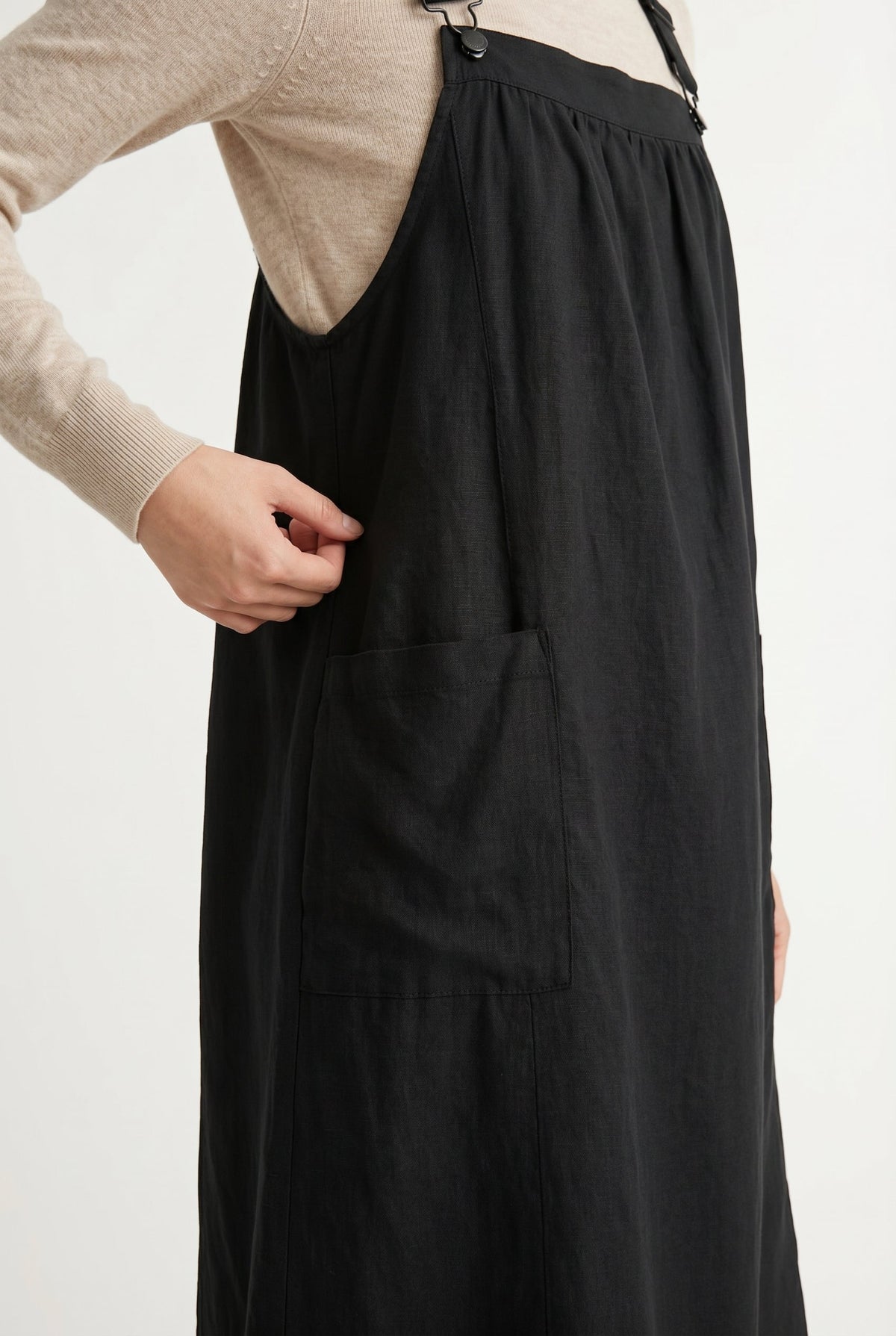 Elara Pinafore